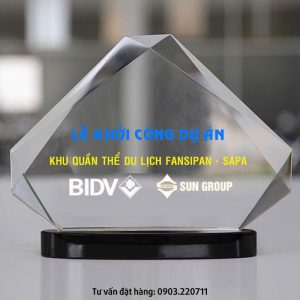 Kỷ niệm chương hình tháp