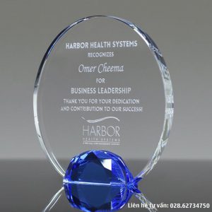 Kỷ niệm chương pha lê tri ân lãnh đạo