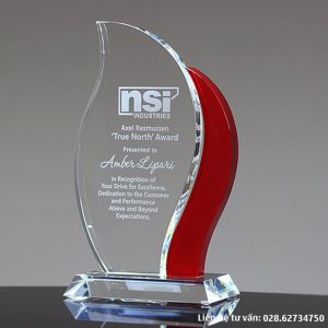 Kỷ niệm chương pha lê tri ân nhân viên